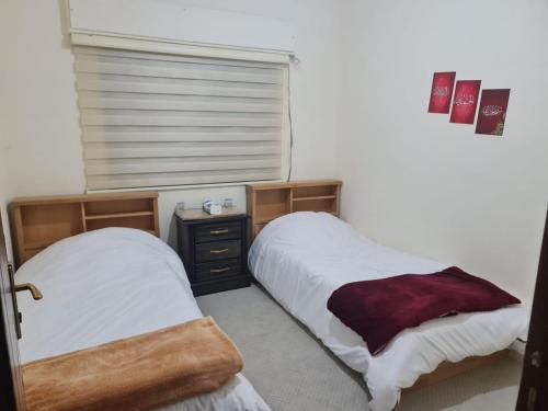 Llit o llits en una habitació de Samer Apartment