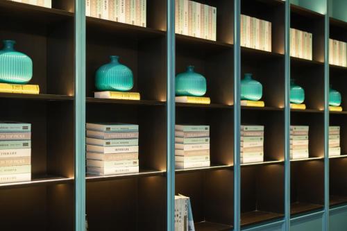 Perpustakaan di hotel