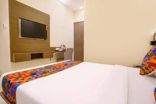 FabHotel Prime Palm Grove - Nr BKCにあるベッド