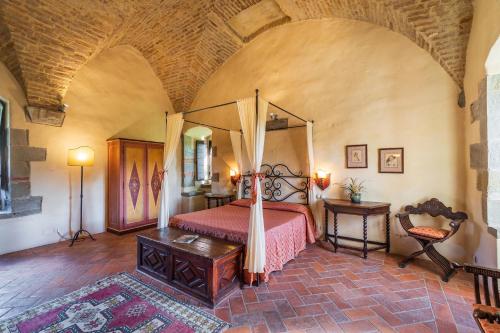 a bedroom with a canopy bed in a room at Santa Flora by PosarelliVillas in Capolona