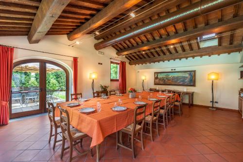 a large dining room with a long table and chairs at Santa Flora by PosarelliVillas in Capolona