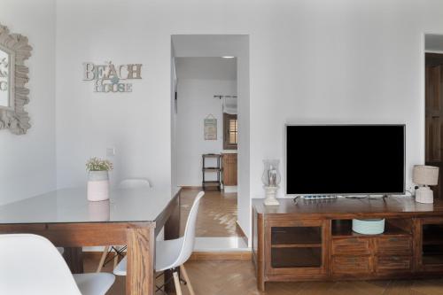 TV a/nebo společenská místnost v ubytování Casa Palacios Conil de la Frontera
