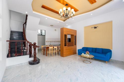a living room with a blue couch and a table at Homestay 59-38 Phan Chu Trinh, Bãi Sau in Vung Tau