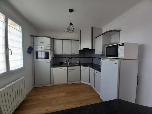 Kuchyň nebo kuchyňský kout v ubytování Gîte du moulin
