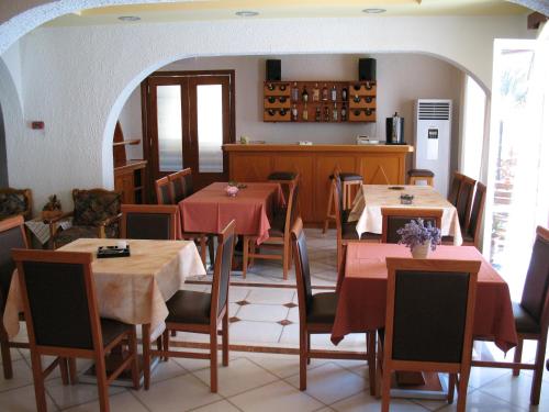 Iliovasilemaにあるレストランまたは飲食店