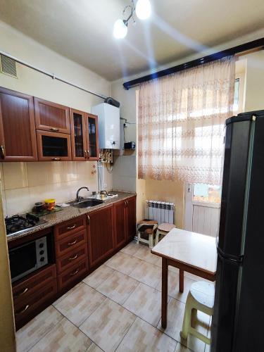 Dapur atau dapur kecil di Erebuni Family Apartments