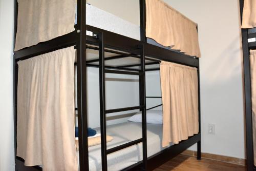 Palanda nebo palandy na pokoji v ubytování Montenegro Backpackers Home Kotor