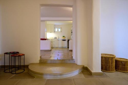 a hallway with a kitchen and a dining room at Soho Villa in Paros in Chrissi Akti