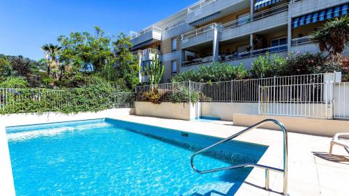 B014 Spacieux 2 chambres piscine parking 4min plage