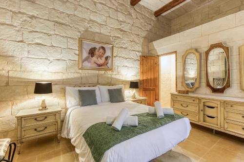 Gallery image of A lovely 4BR Townhouse in Central Gozo with Pool by 360 Estates in Għarb