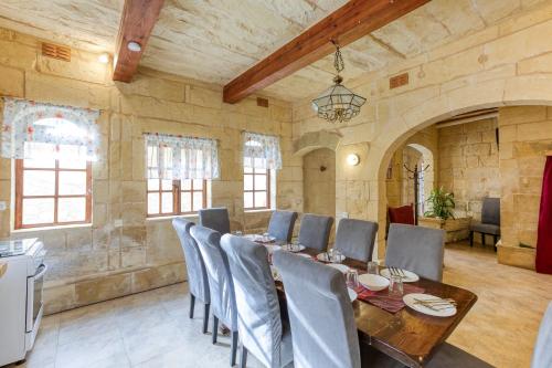 Gallery image of A lovely 4BR Townhouse in Central Gozo with Pool by 360 Estates in Għarb