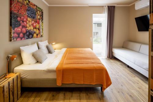 a hotel room with a bed and a painting on the wall at Schloss Hertefeld & Hertefeldhof in Weeze