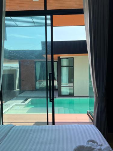Kolam renang di atau dekat dengan Kompletia Pool villa