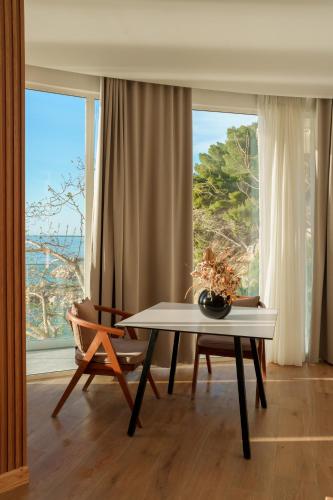 a living room with a table and a chair at Hotel Nimfa in Vlorë