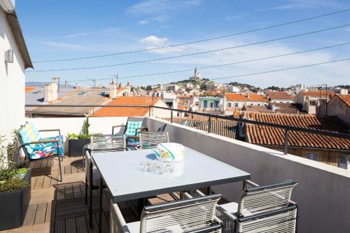 Maison de ville moderne avec toit terrasse et vue