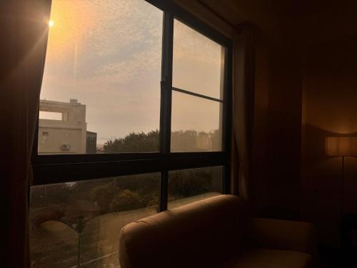a window in a room looking out at the sunset at 舊事民宿 Old things in quemoy in Hu-hsia