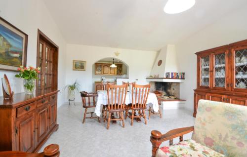 Ruang duduk di Pet Friendly Home In Iglesias With Wifi