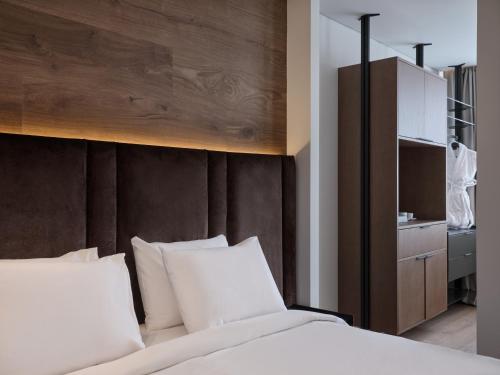Ένα ή περισσότερα κρεβάτια σε δωμάτιο στο Blanco Athens Aparthotel