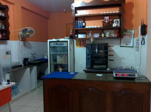 a kitchen with a counter top with a refrigerator at Hotel Toraryca in Belém