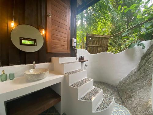 Φωτογραφία από το άλμπουμ του Singing Frogs Jungle Bungalow σε Nathon Bay