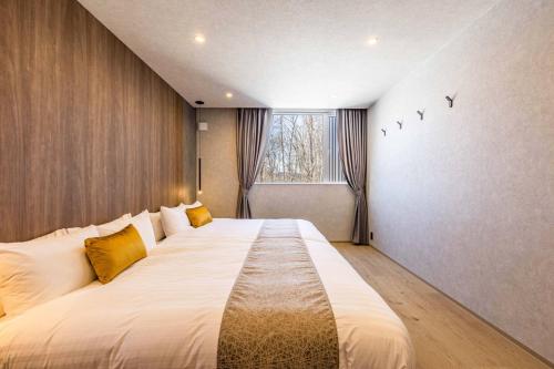 a large white bed in a room with a window at L&R RUSUTSU - Vacation STAY 05027v in Kimobetsu