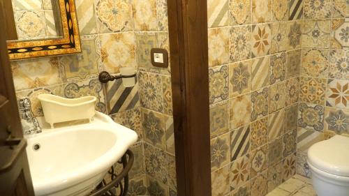 a bathroom with a sink and a toilet at Festina Lente - Guest House in Santo Stefano di Sessanio
