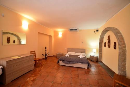 a bedroom with a bed and an arched doorway at AIR B&B PLEASANT MOMENTS in Bolsena