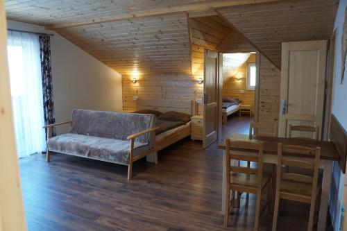 a living room with a couch and a table at Rekreačna usadlosť Pieninka in Lesnica