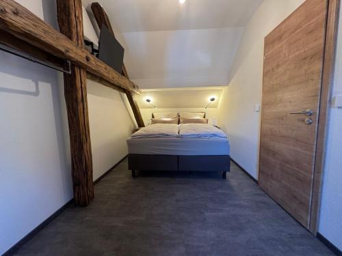 Postel nebo postele na pokoji v ubytování Pinnerbergstube Ferienwohnung Cochem Mosel