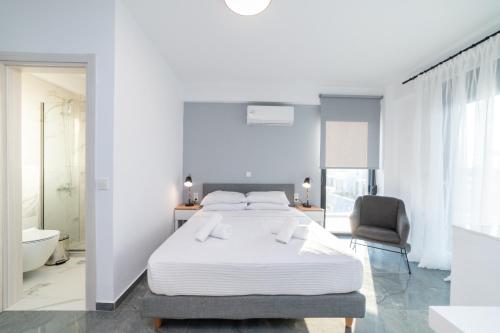 Postel nebo postele na pokoji v ubytování Nefeli & Nefeli Luxury Residential Complexes