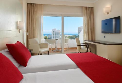 Postel nebo postele na pokoji v ubytování Grupotel Montecarlo