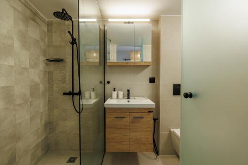 Cozy 3 bdr Apartment next to Acropolis