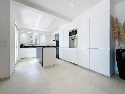 Gallery image of 3 Bedrooms Villa near Cannes - Pool & Jacuzzi - Sea View in Mandelieu-la-Napoule