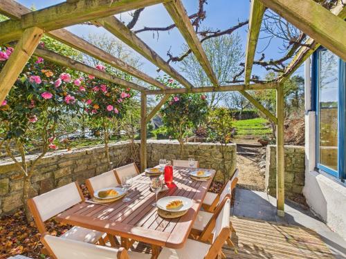 -Fisher- Maison lovee au port de Kerdruc