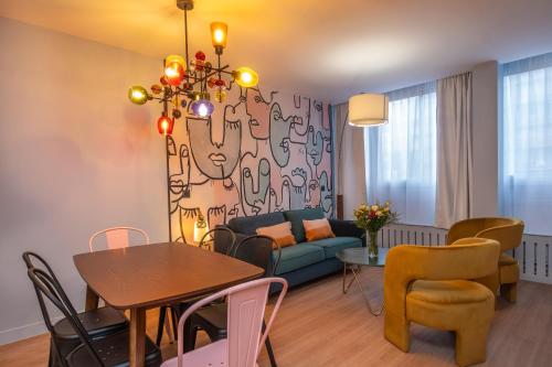 Χώρος καθιστικού στο Montmartre Paris Suite