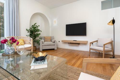 Genteel Home Carlos V