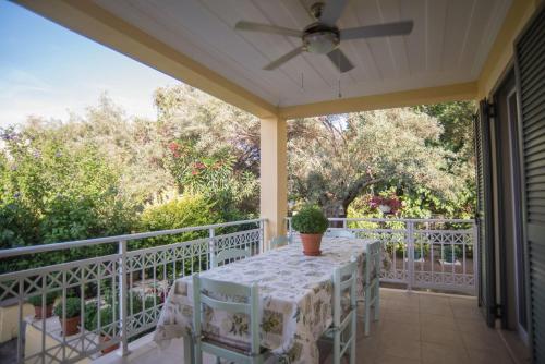Balkón nebo terasa v ubytování Lefkada Summer House near the beach