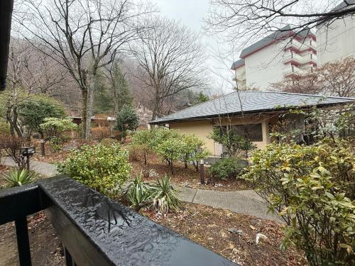 a house with a garden in front of it at 楓リゾート鬼怒川温泉 优雅宽敞的日式独栋旅馆 in Nikko