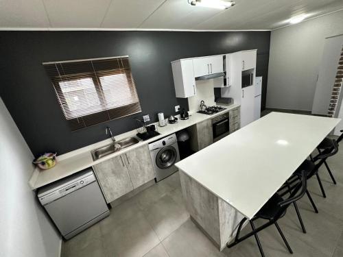 Dapur atau dapur kecil di MAYAMUYE Lifestyles