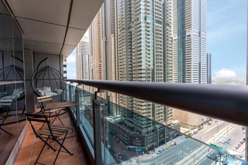 1BR Cool Vibes Pool Views Dubai Marina