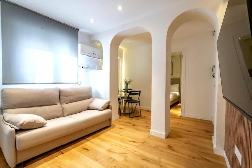 CB10 - Stylish Modern Apartment- 5-minute walk to Gran Vía