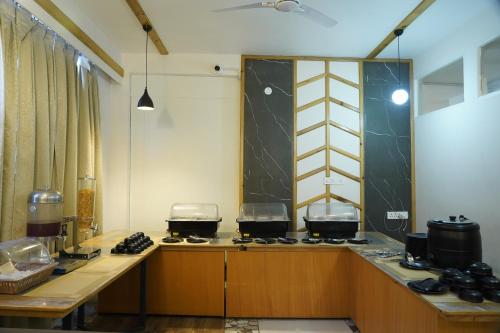 Una cocina o zona de cocina en Deva's Retreat