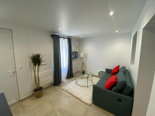 a living room with a couch and a table at G-Logement-Francilien Villa Parc des expositions Villepinte, Bourget, Astérix , Paris in Goussainville