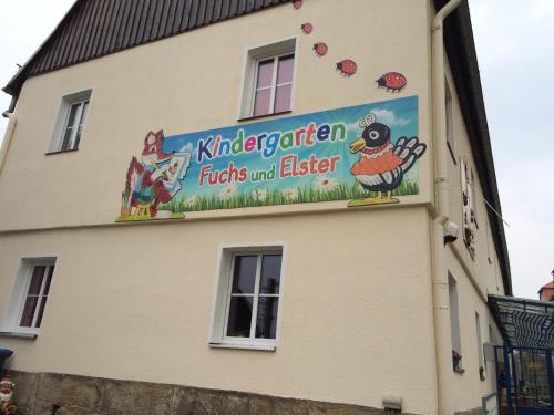 a sign on the side of a building at Pension Hönel-Hof Bad Schandau in Bad Schandau