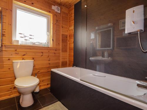 Bilik mandi di The Lodge