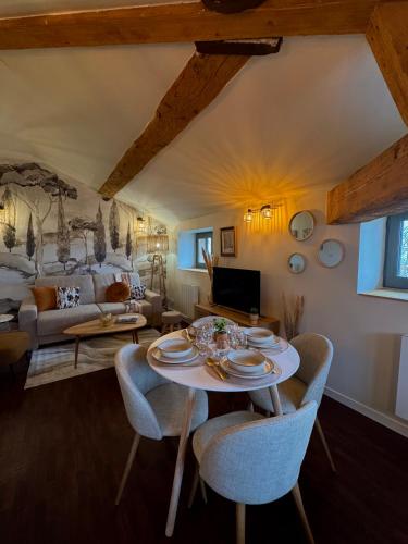 Suite Lodge coconにあるテレビまたはエンターテインメントセンター