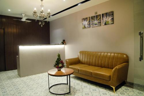 a waiting room with a couch and a table at Hotel Yashoda in Pune