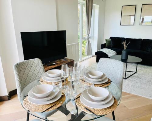 a living room with a glass table and chairs at Maidstone Apartment - Perfect For Contractors, Business Trips - Long Stays in Maidstone