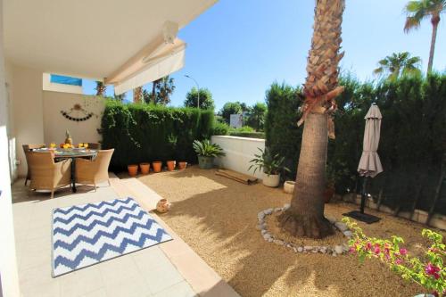 O grădină în afara Apartamento Playa y Centro Albir
