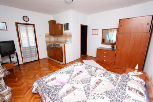 Kuchyň nebo kuchyňský kout v ubytování Apartments Goga